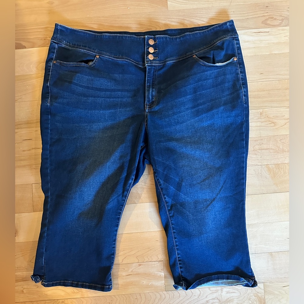 Lane Bryant 3 button Peddle Pushers